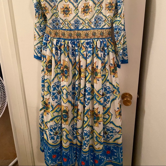 Beautiful lined yellow and blue printed long sleeve dress. Fits size 8 $25 - Picture 4 of 7